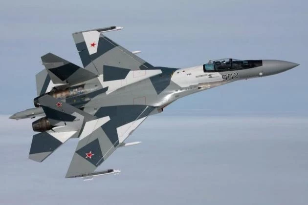 Ρώσος πιλότος πήρε την ταυτότητα ενός stealth F-22 των ΗΠΑ (βίντεο)